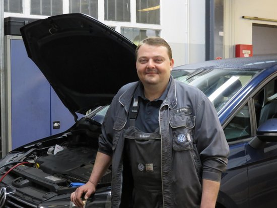 Portrait von Simon Bartsch.